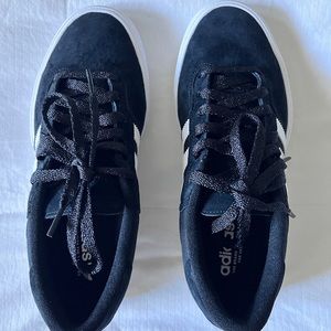 Adidas March break super size 8